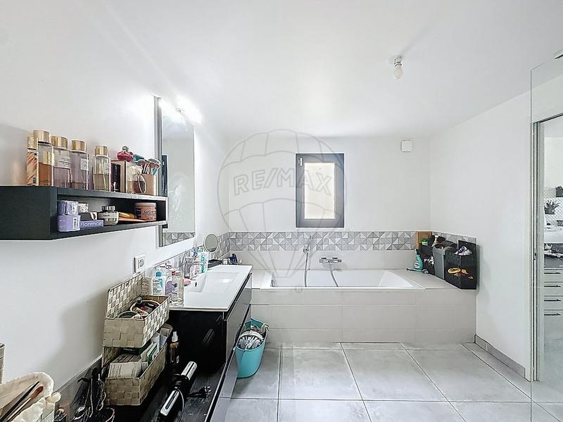 Maison - 207 m² - 7 pièces