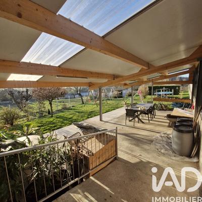 Maison - 234 m² - 8 pièces