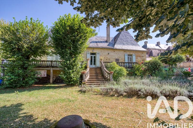 Maison - 230 m² - 7 pièces