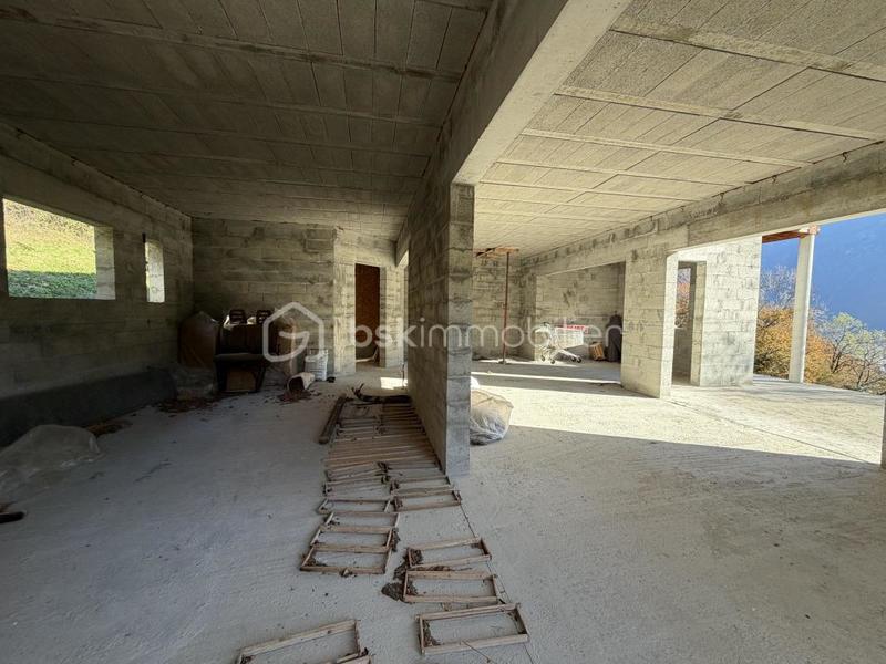 Maison - 180 m² - 5 pièces