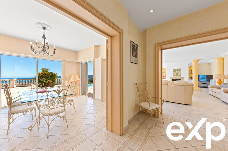 Villa - 285 m² - 6 pièces