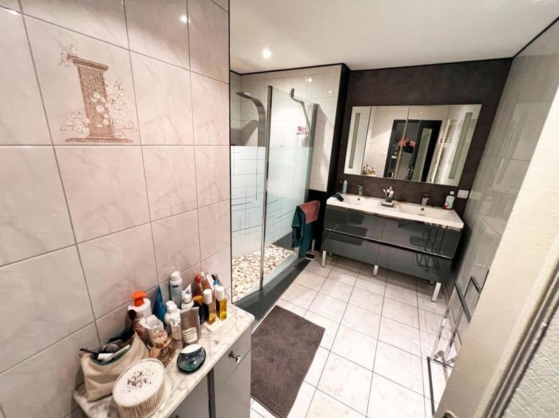 Maison - 213 m² - 6 pièces