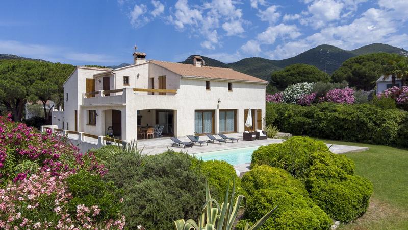 Villa - 265 m² - 9 pièces