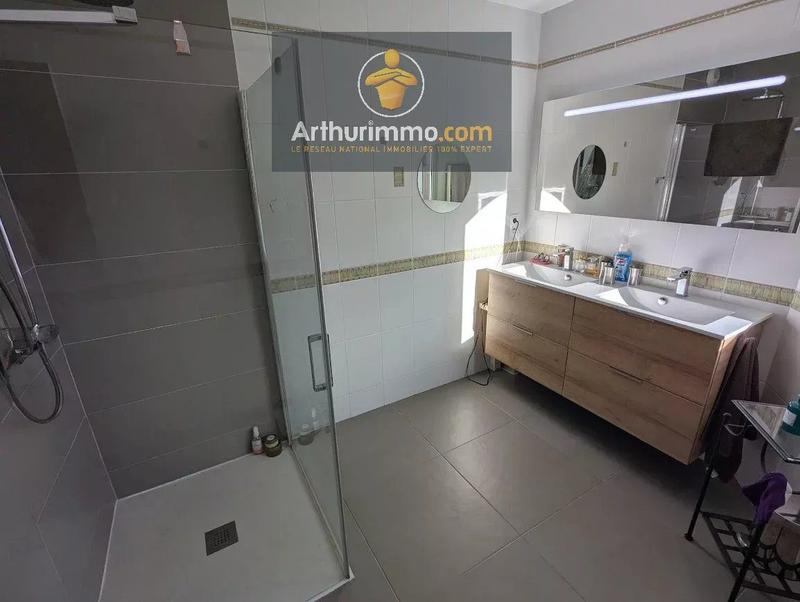 Maison - 201 m² - 7 pièces