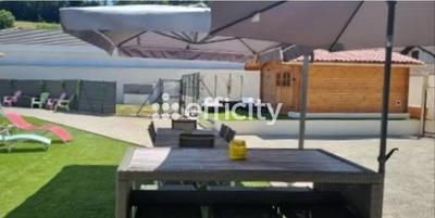 Maison - 206 m² - 7 pièces