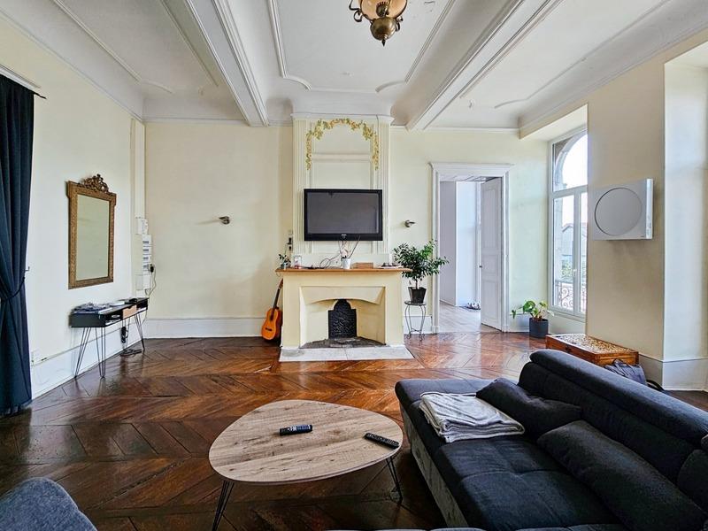 Appartement bourgeois - 128 m² - 6 pièces