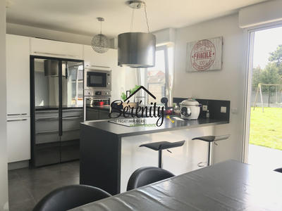 Maison - 90 m² - 5 pièces