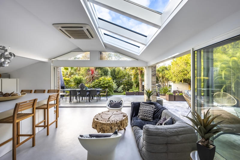 Maison - 300 m² - 10 pièces