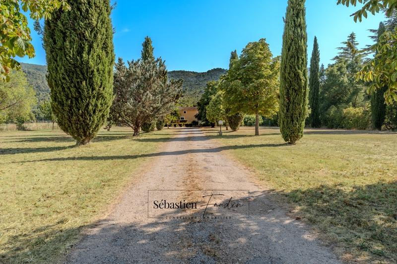 Maison - 211 m² - 7 pièces