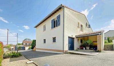 Maison - 180 m² - 8 pièces