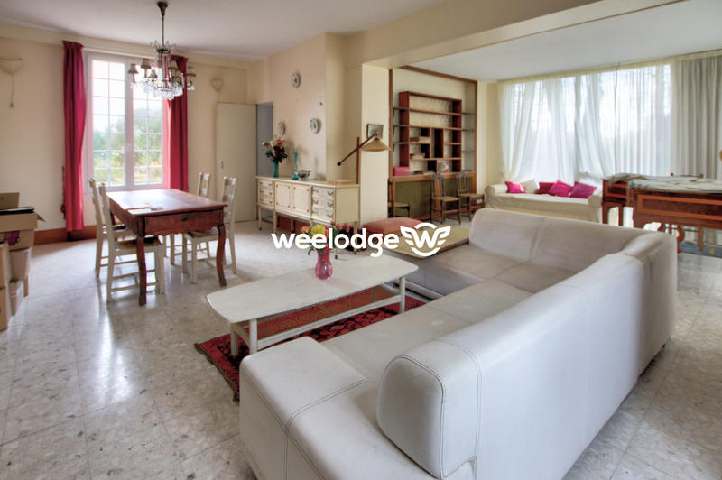 Maison - 232 m² - 12 pièces