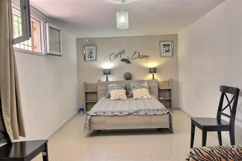 Maison - 210 m² - 9 pièces