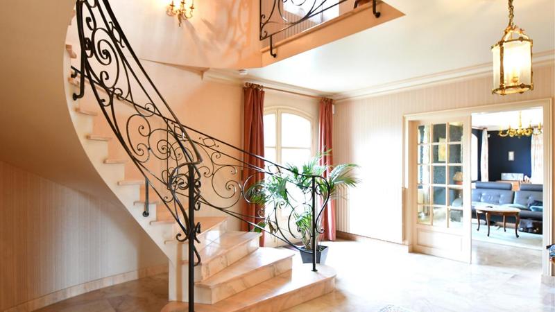 Propriété - 305 m² - 7 pièces