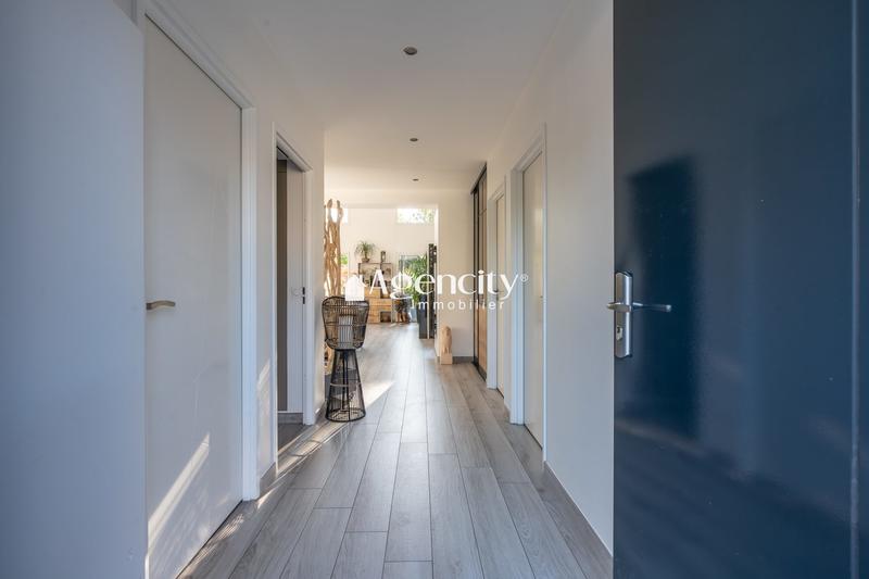 Maison - 200 m² - 8 pièces