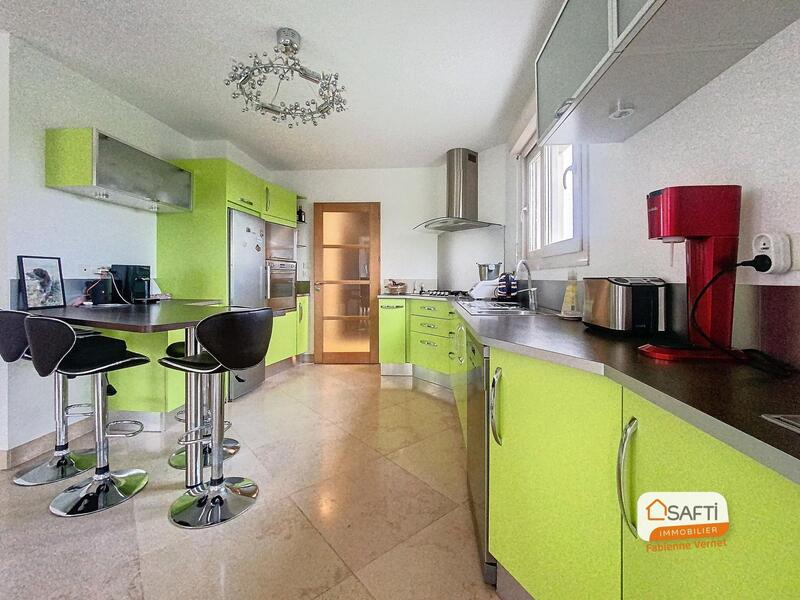 Maison - 180 m² - 7 pièces