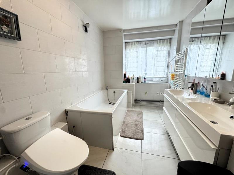 Appartement ancien - 92 m² - 5 pièces