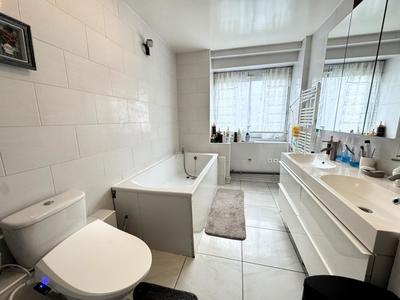 Appartement ancien - 92 m² - 5 pièces