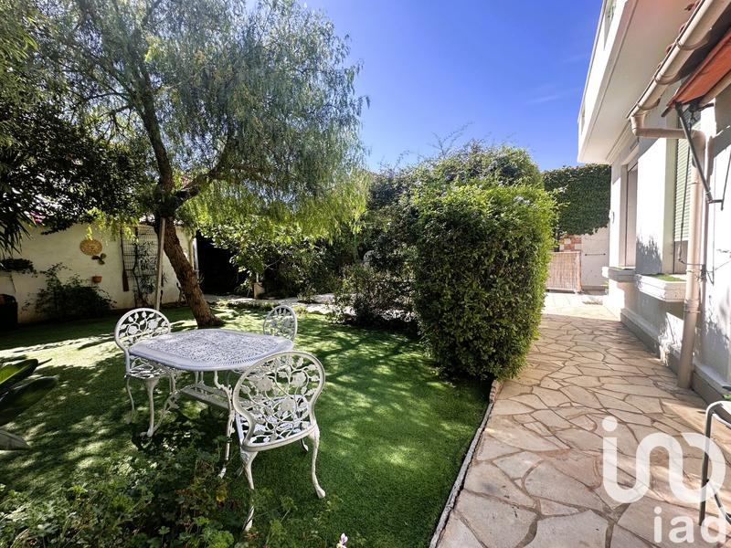 Maison - 240 m² - 8 pièces