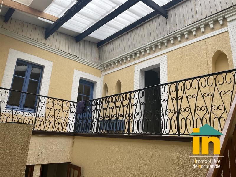 Appartement - 245 m² - 10 pièces