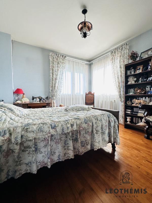 Maison traditionnelle - 185 m² - 9 pièces