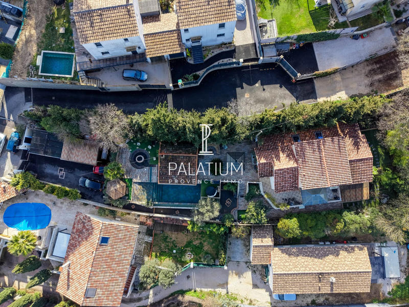 Maison - 221 m² - 5 pièces