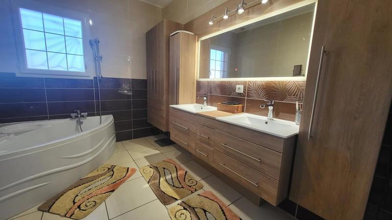 Villa - 220 m² - 6 pièces