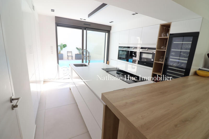 Maison - 220 m² - 7 pièces