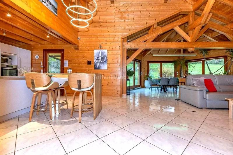 Maison - 204 m² - 6 pièces