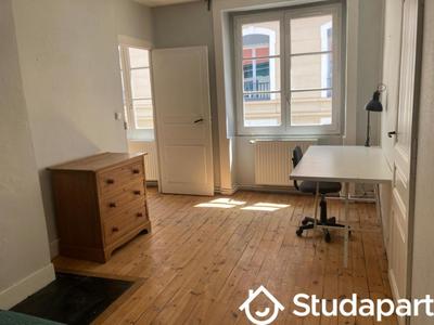 Chambre - 65 m² - 1 pièce