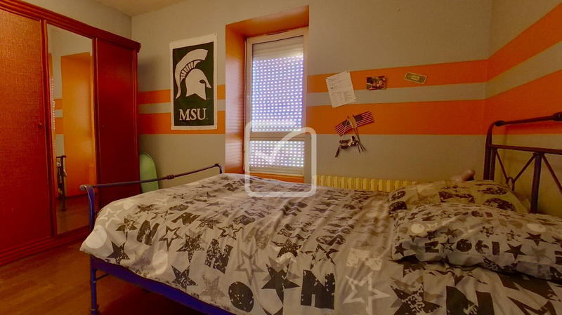 Maison - 250 m² - 17 pièces