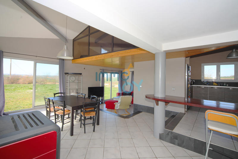 Maison - 216 m² - 8 pièces