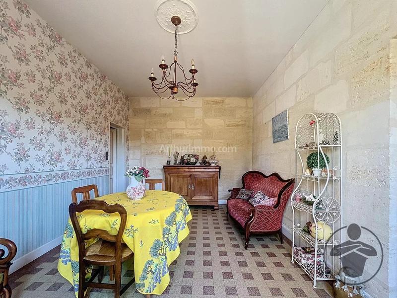 Maison - 252 m² - 9 pièces