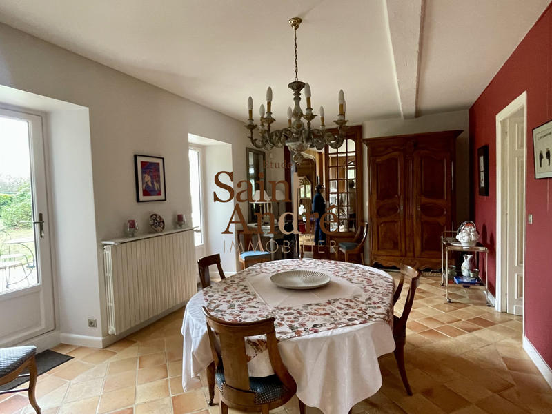 Maison - 340 m² - 10 pièces