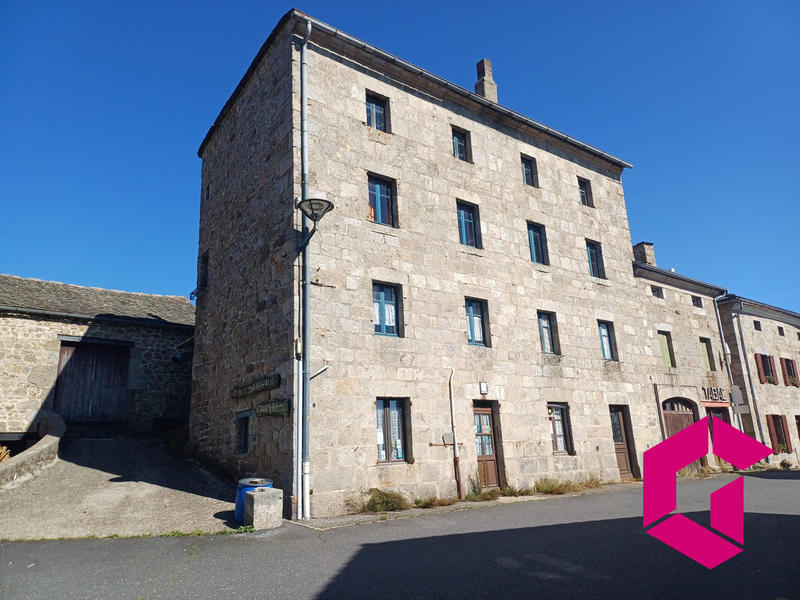 Maison - 390 m² - 6 pièces