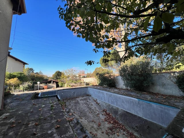 Maison - 210 m² - 11 pièces