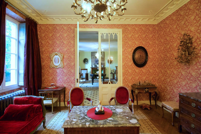 Maison - 247 m² - 15 pièces