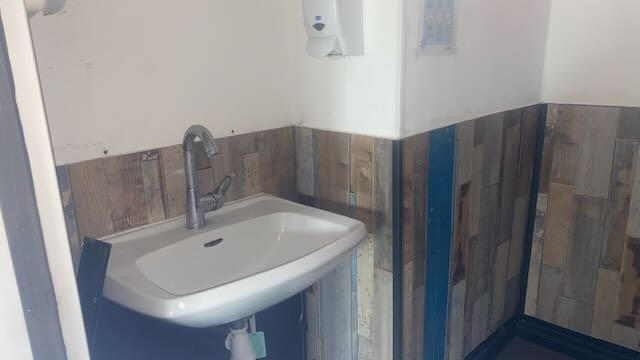 Local commercial - 150 m² - 4 pièces