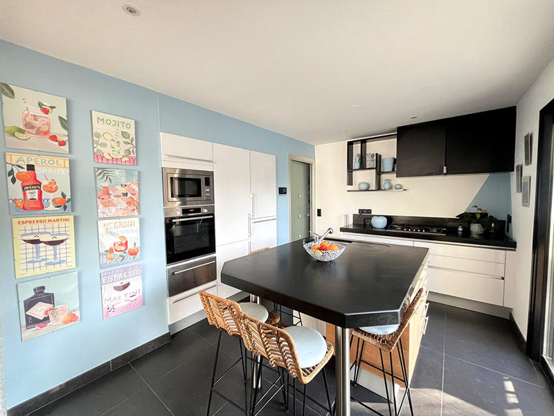 Maison - 214 m² - 8 pièces