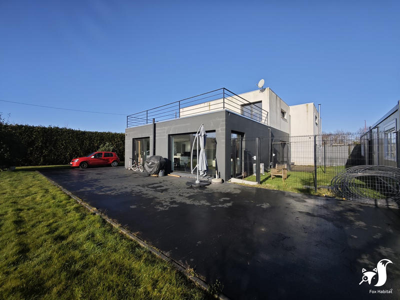 Maison - 243 m² - 11 pièces