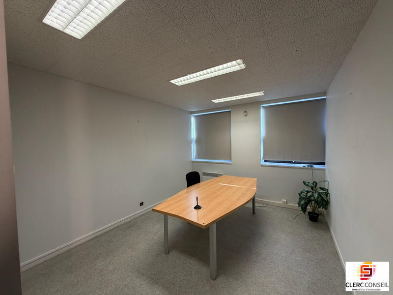 Bureau - 1 054 m²