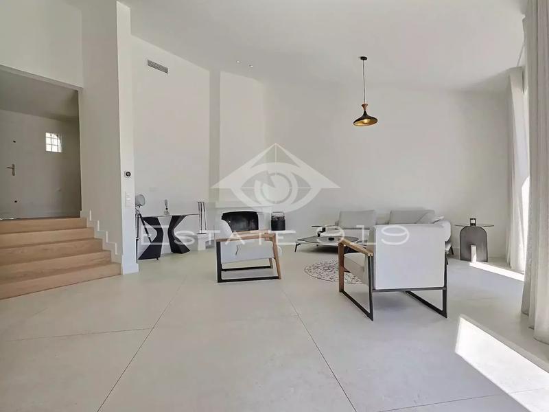 Villa - 289 m² - 8 pièces