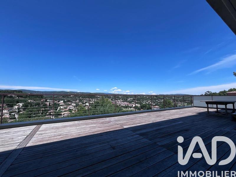 Maison - 207 m² - 8 pièces