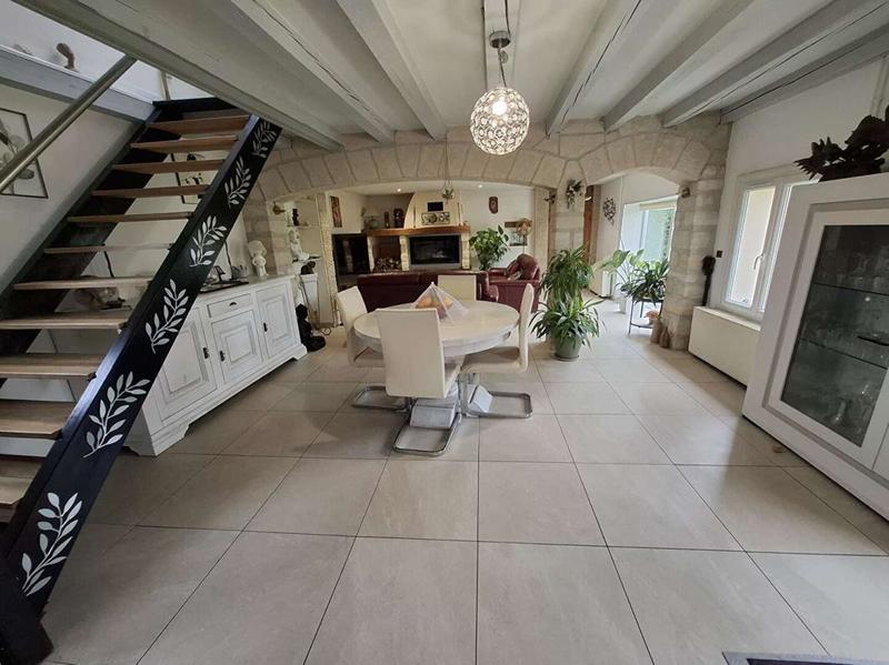 Maison - 147 m² - 8 pièces