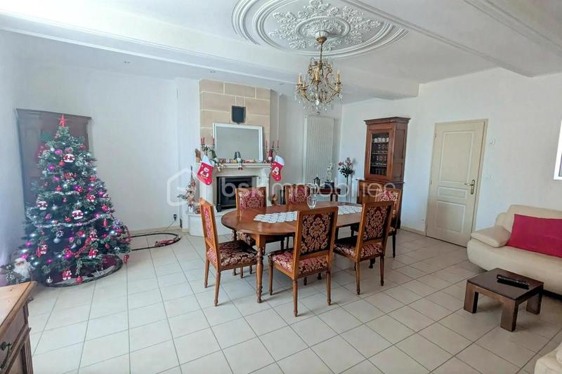 Demeure - 283 m² - 10 pièces