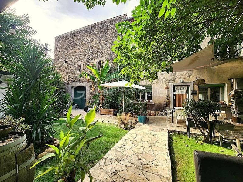 Maison - 246 m² - 10 pièces