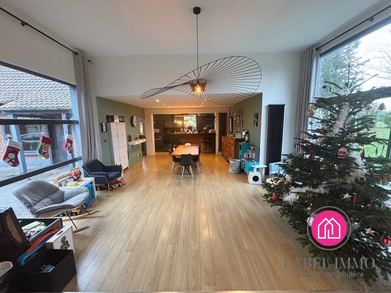 Maison - 225 m² - 8 pièces