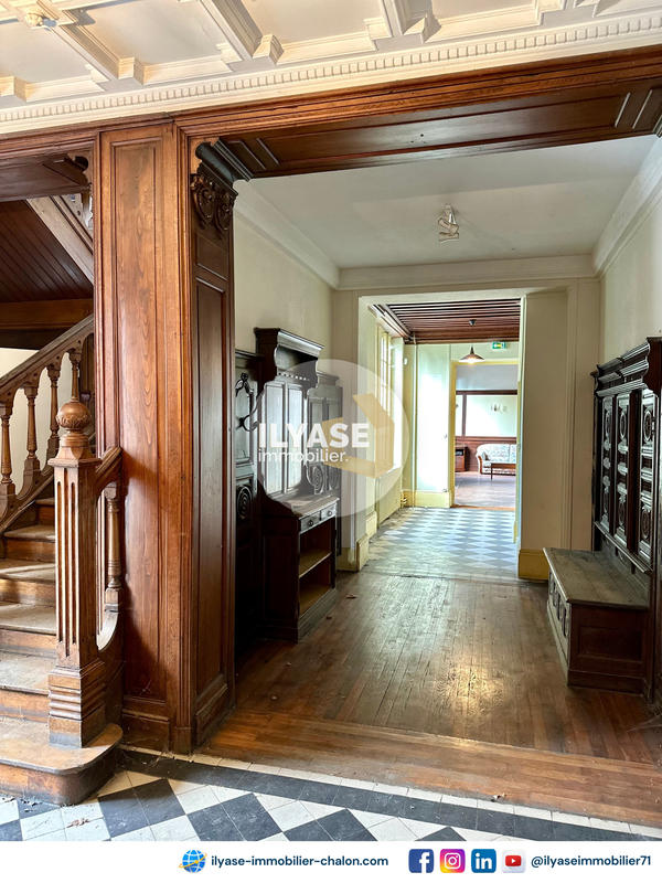 Propriété - 1 200 m² - 32 pièces