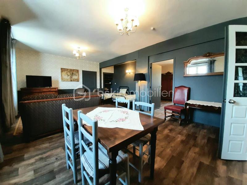 Maison - 304 m² - 12 pièces