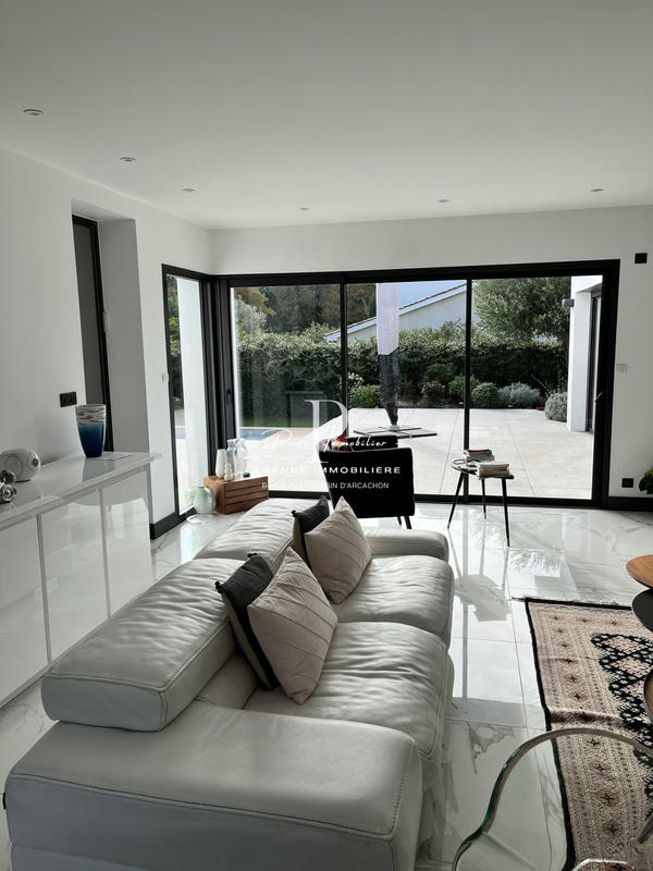 Maison contemporaine - 250 m² - 6 pièces