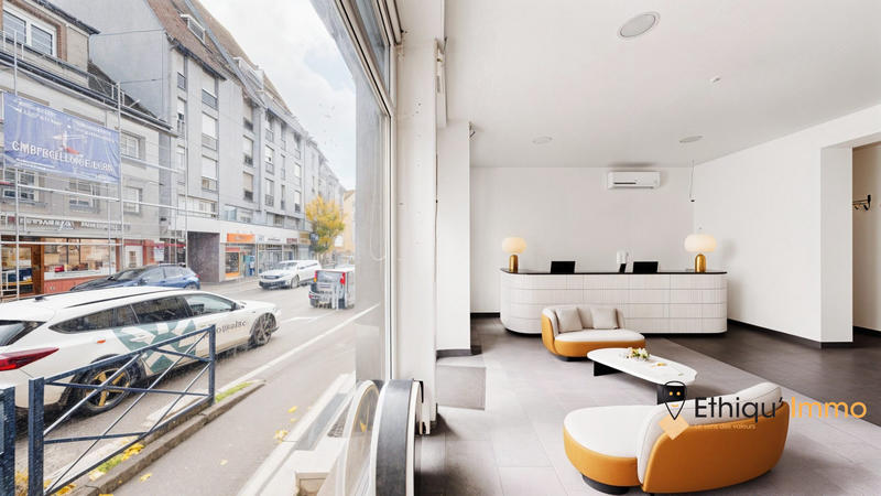 Maison - 225 m² - 15 pièces